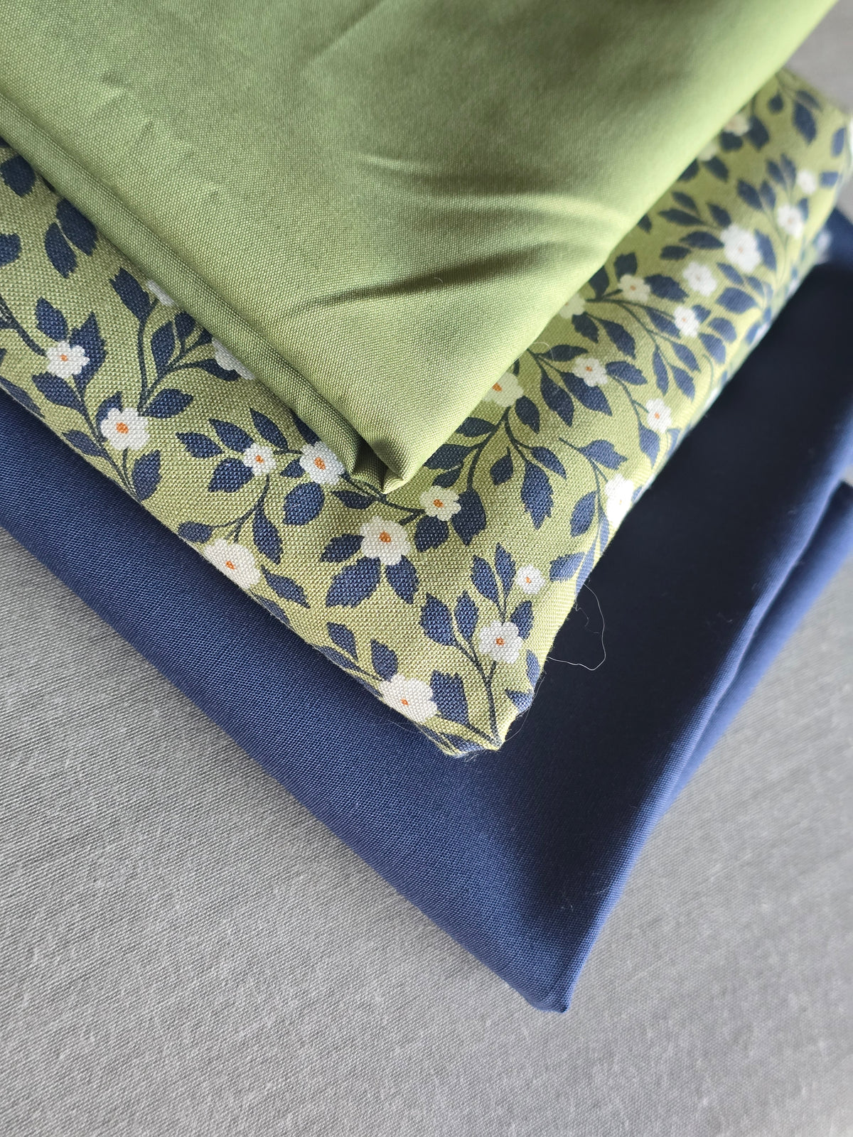 Whole Cloth Baby Quilt Kit- Green Vine
