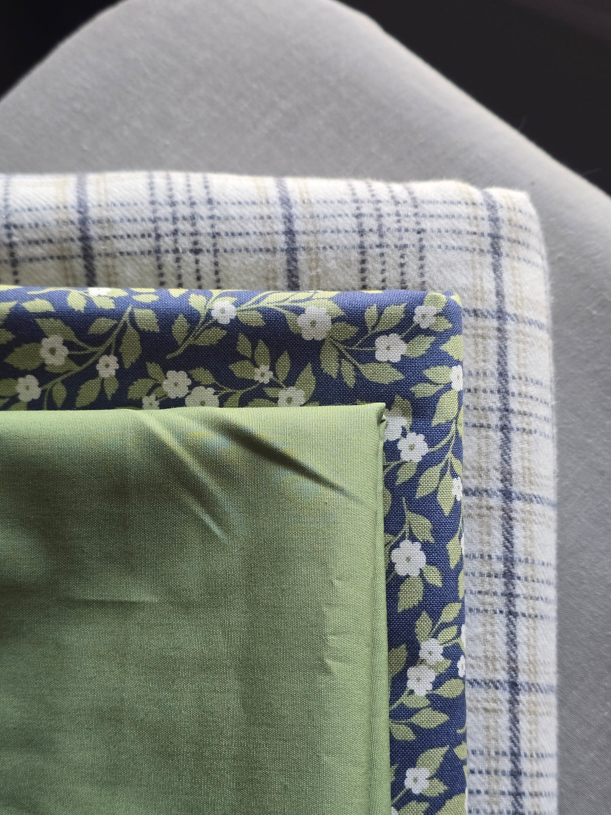 Whole Cloth Baby Quilt Kit- Navy Vine